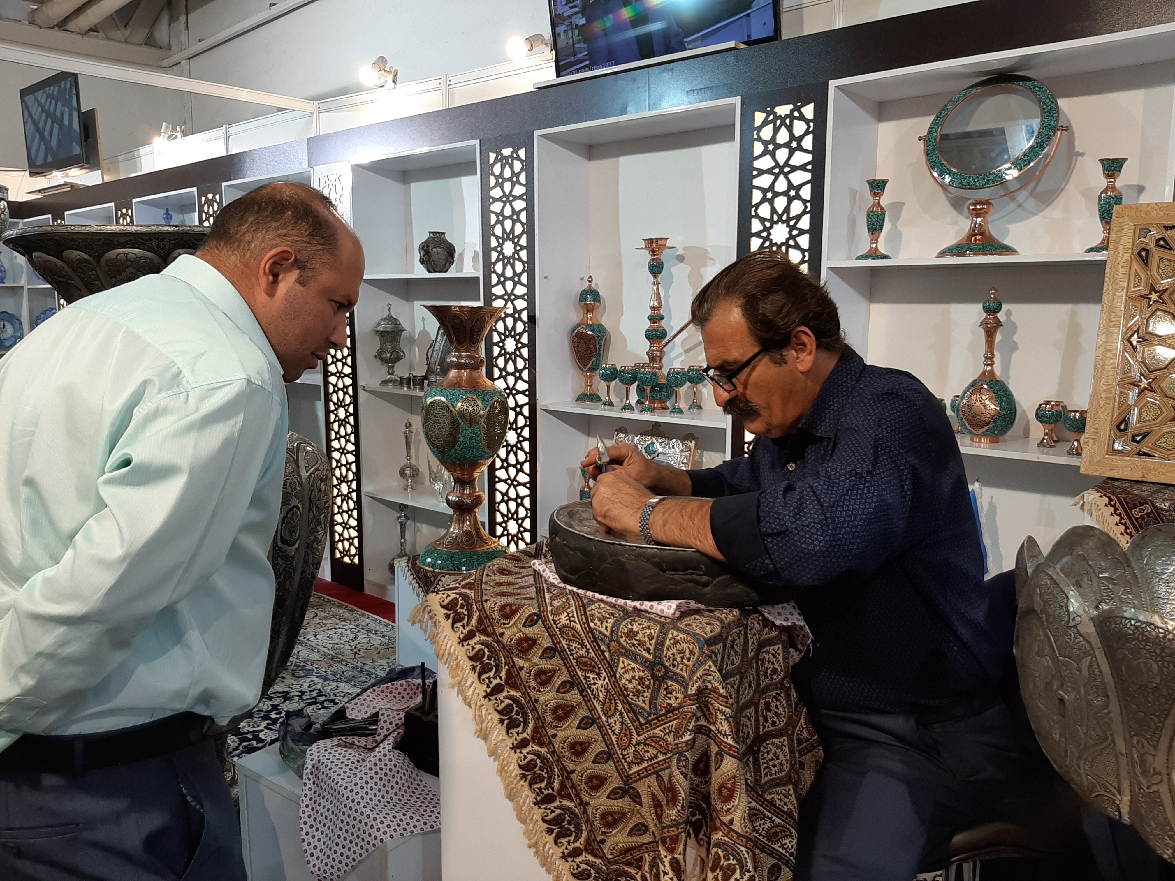 صنایع دستی هنرمندان اصفهان در سی‌و‌دومین نمایشگاه صنایع‌دستی 61 غرفه دارند 